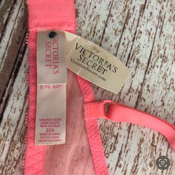 New Victoria’s Secret Lace Bra Size 32A - Unlined Demi - Picture 6 of 6
